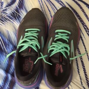 Brooks Ghost 15 Women's Sneakers - Black and Teal